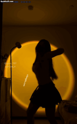 【推特 yum_707玉米】最新VIP专享 三屏裸舞 嫩逼 影子裸舞【7V】【0.98G】 1 【推特 yum_707玉米】最新VIP专享 三屏裸舞 嫩逼 影子裸舞【7V】【0.98G】 1