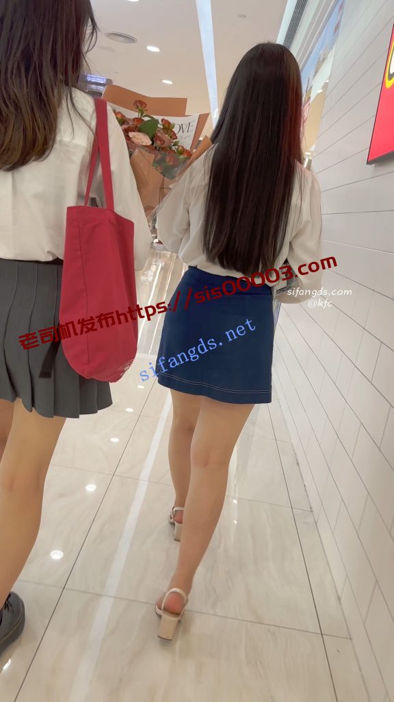 【KFC】靓女下班回家·一直专注玩手机·短裙半透白内尿黄一片【1V】【764M】 11 【KFC】靓女下班回家·一直专注玩手机·短裙半透白内尿黄一片【1V】【764M】 11