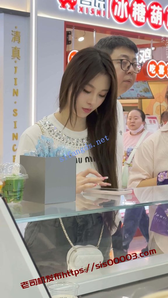 【KFC】短裙美女和闺蜜买奶茶·精装气质型·大哥一直偷看美女【1V】【774M】 1 【KFC】短裙美女和闺蜜买奶茶·精装气质型·大哥一直偷看美女【1V】【774M】 1