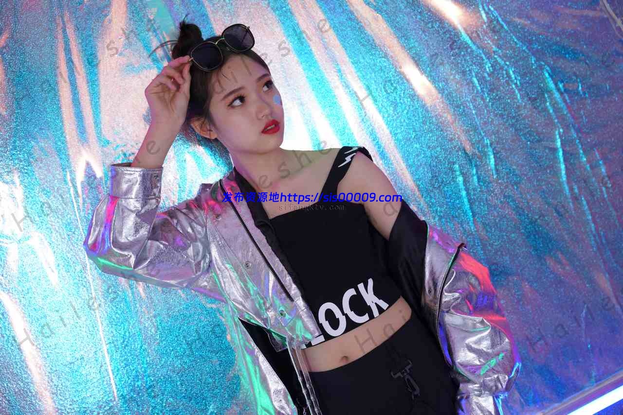 【重磅福利】罗罗团团第二季，两学生妹拍大尺度写真外泄【289P/2.64G】 1