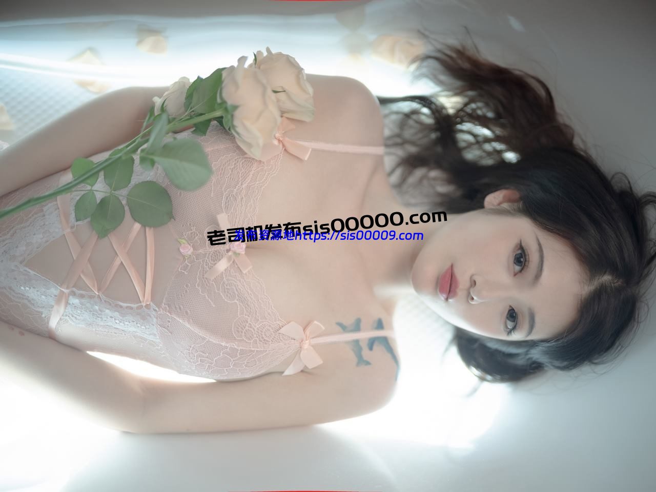 推特反差婊福利姬@一米八的大梨子写真合集【26套/5.3GB】 1