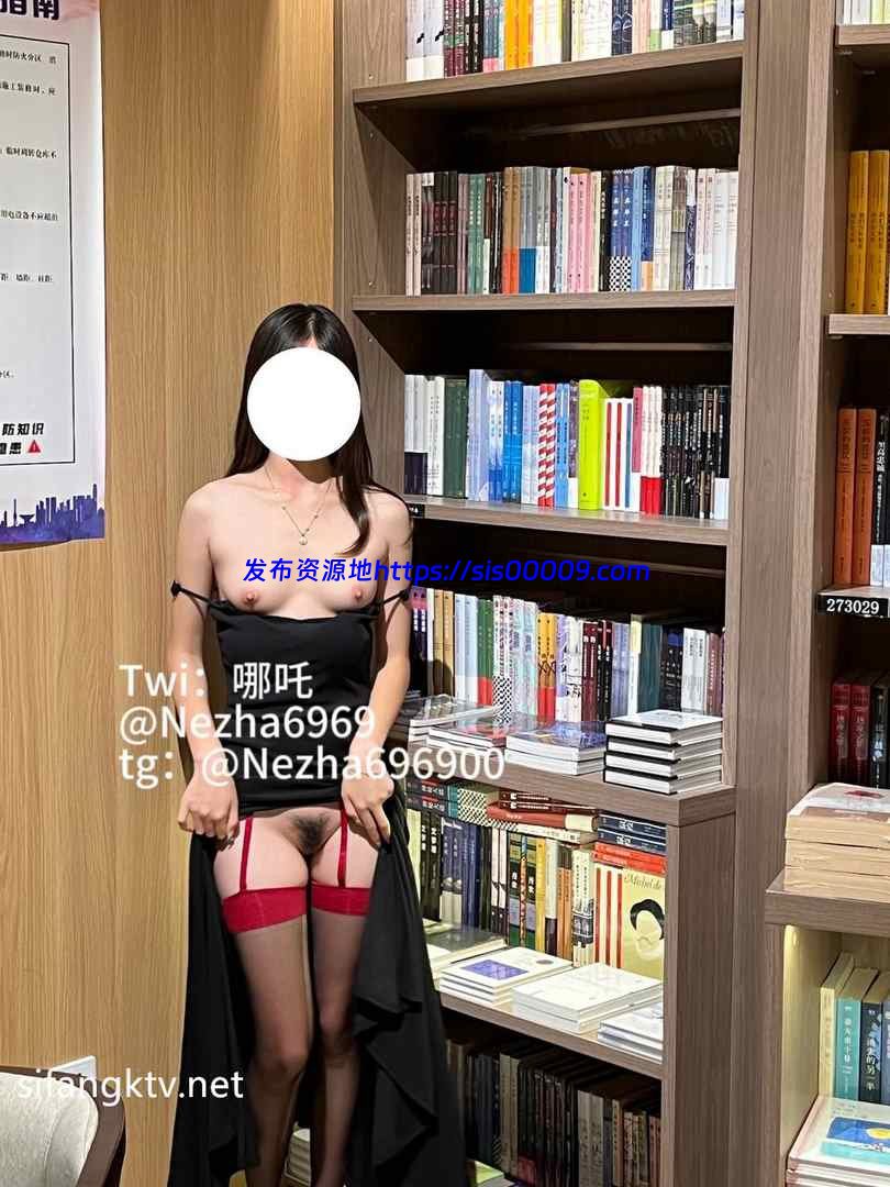 推特@Nezha69690 小哪吒露出 合集【52V/71P/2.5GB】 1