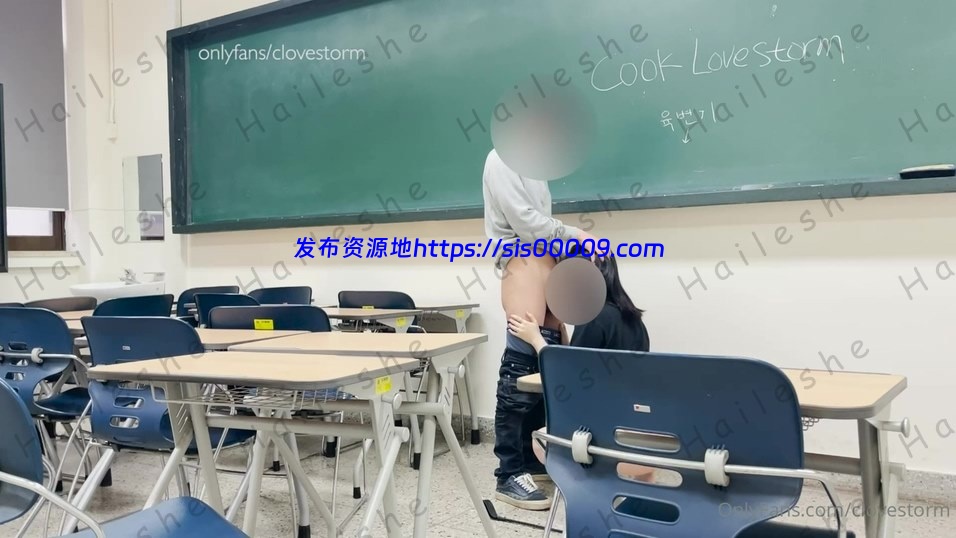 推特最新流出网红Onlyfans clovestorm激情师生恋【10V/2.3G】 6