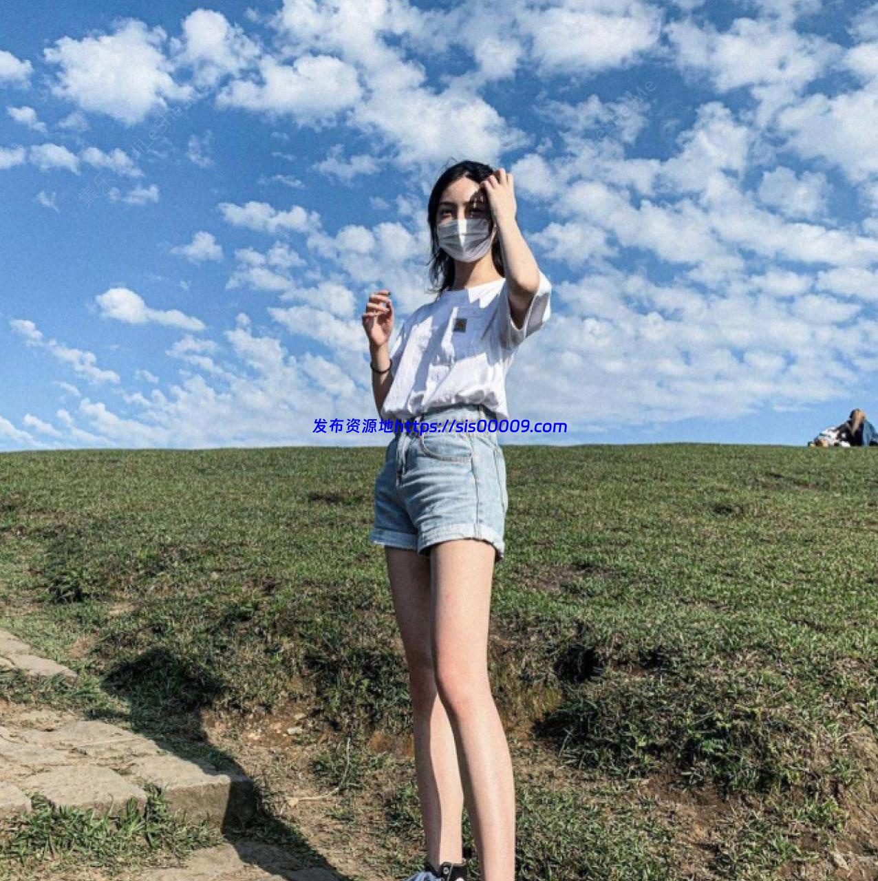 《重磅炸弹女神私拍》顶爆了！高颜气质长腿知名模特小姐姐私房拍摄换衣被记录加射精~年轻~水嫩~无水4K【5p+41v/4.2GB】 2