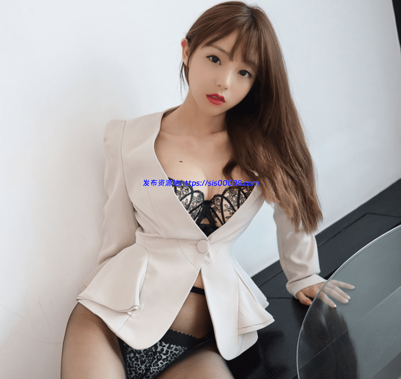 秀人网 佘贝拉【露脸露点，奶头激凸，玩弄奶头摸B自慰】【4V/166mb】 1