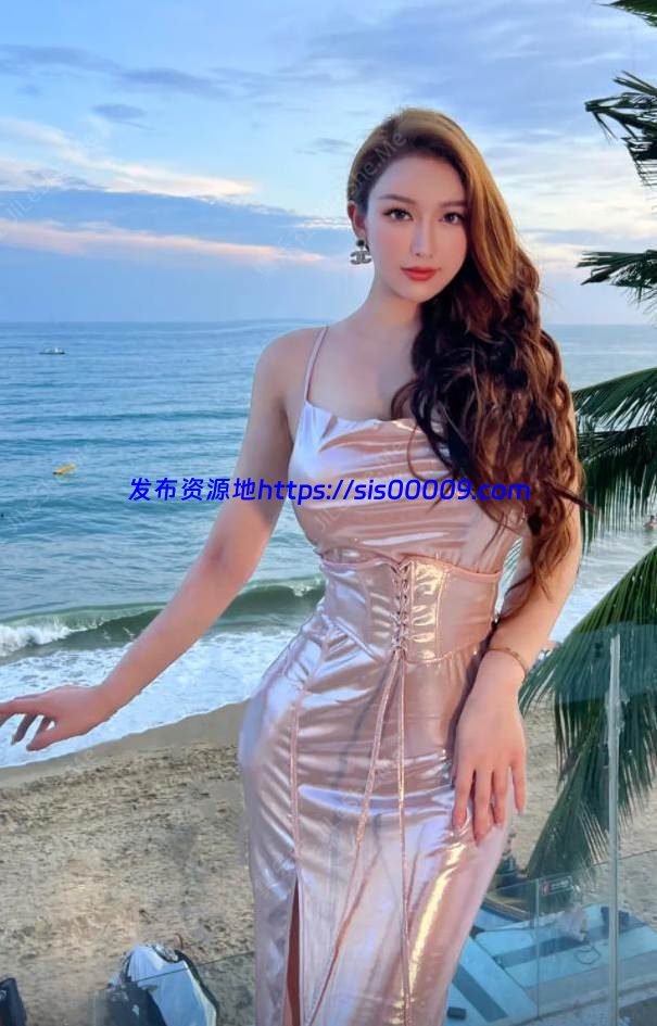 绝版流出！抖音粉丝超50万的网红尤物-尤妮丝 不再遮遮掩掩了，首次真正露脸又露逼！这骚货的表情骚上天了，好长的阴唇 2