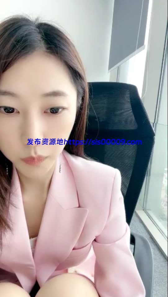 公司白领~【小白兔呀呀】极度反差~刺激！聊前男友打野战 在KTV被服务员发现【9V/2.16GB】 2