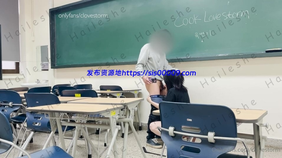 推特最新流出网红Onlyfans clovestorm激情师生恋【10V/2.3G】 7