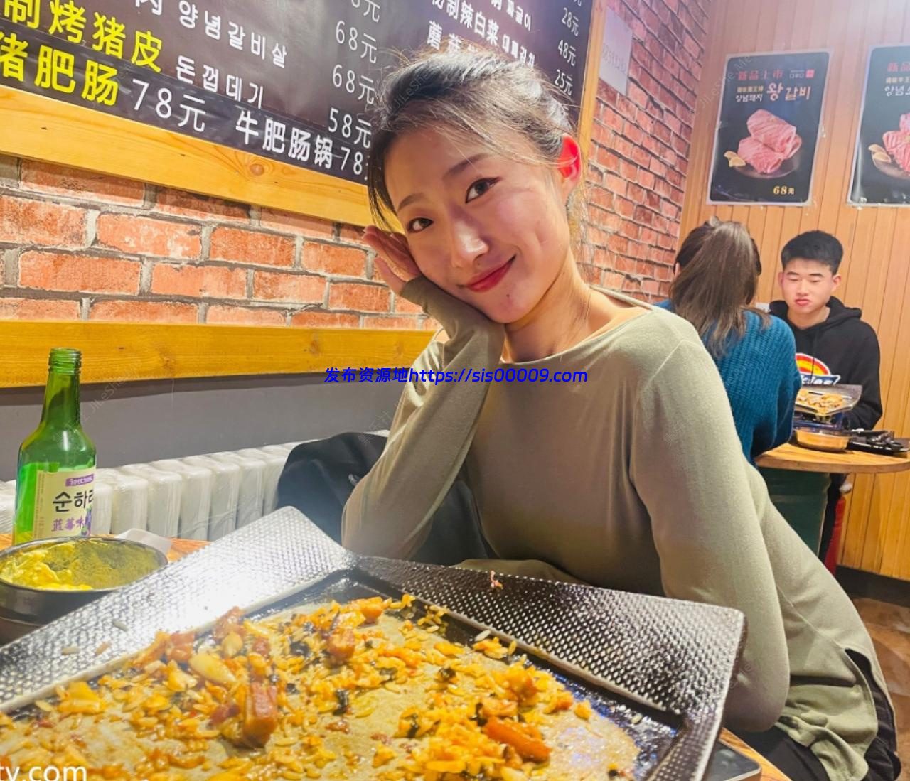 長春電影學院薛佳欣與男友性愛【13P+15V/429MB】 1