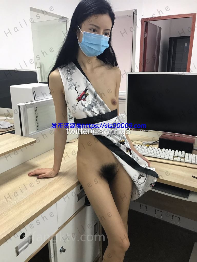 超清纯露出女神【swhhq31】办公室全露【401P/6V/425M】 4