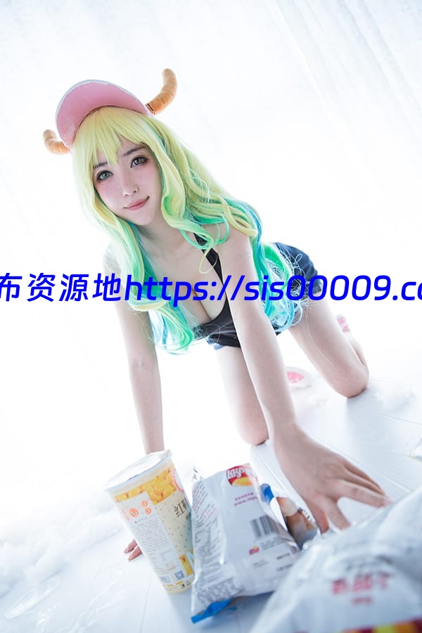 B站某up主runa酱穿着各种cos服5000元被疯狂中出【百度网盘/多v多p/2G】 2