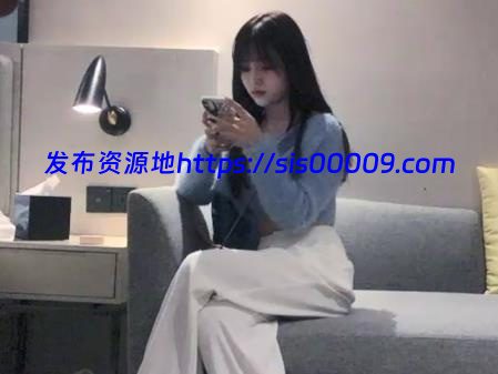 战狼行动深夜场约了个高颜值蓝衣妹子啪啪，互摸舌吻调情口交站立后入抽插猛操【1V/585MB】 1