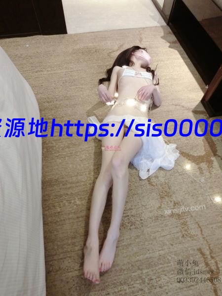 福利姬 兰兰（萌兰酱萌小兔）流出合集【25套1516P25V8.41GB】 1