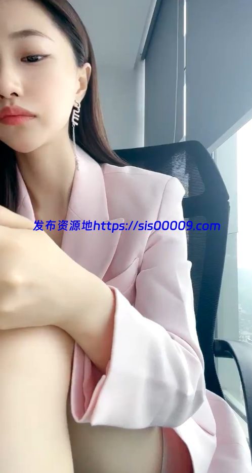 公司白领~【小白兔呀呀】极度反差~刺激！聊前男友打野战 在KTV被服务员发现【9V/2.16GB】 1