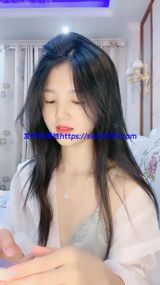 这个真的好漂亮啊！！【韩国小美】紫薇狂cha！[MP4/4V/3.83G] 1