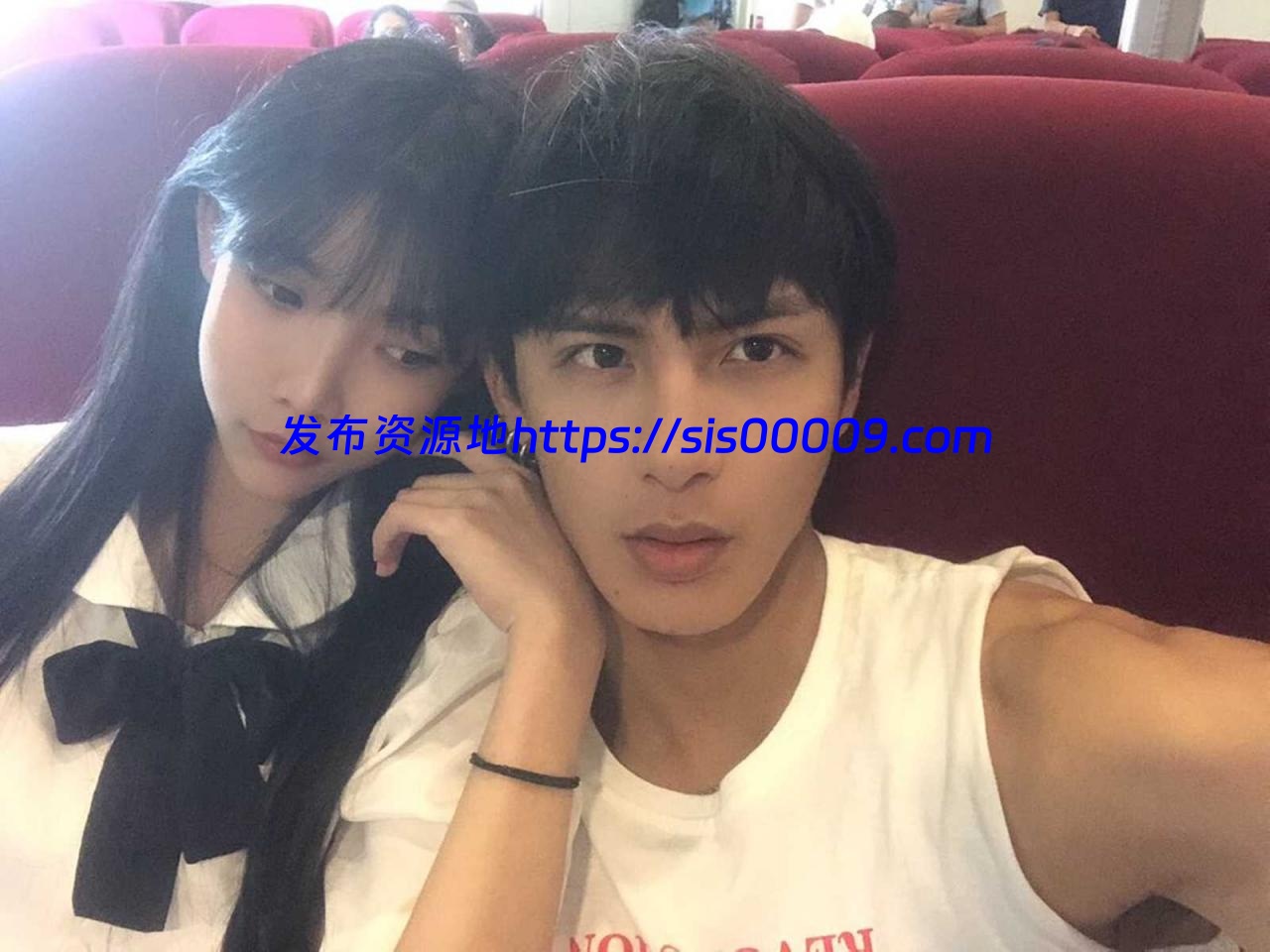 泄露抖音70万网红“牛逼”人称牛逼妹与男友大战视频流出【百度网盘/14v/207M】 6