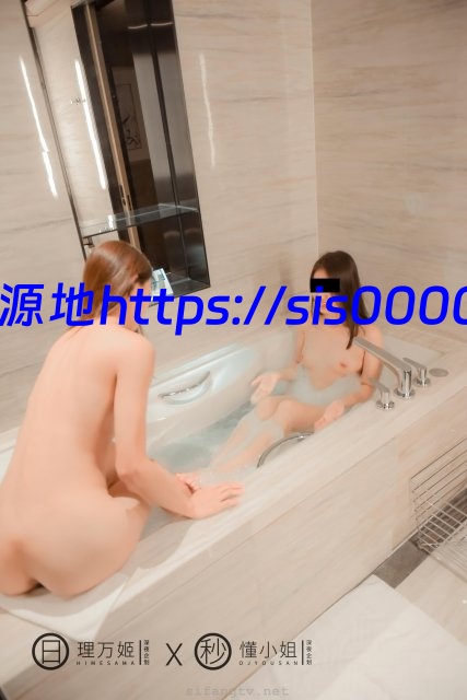 推特女神【理万姬】懂小姐闺蜜约会+健身房露出【60p1v/1G】 5