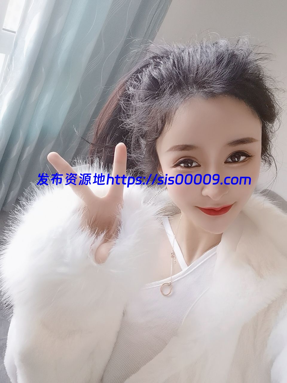 【最新极品流出】最美真实空姐 迷人蔓CC【253P/1v/1.84G】 2