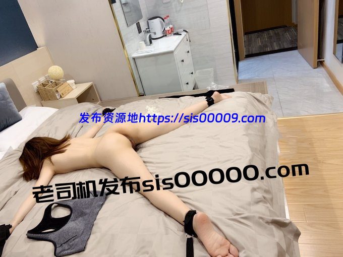 推特大神@Roxy 绿奴妻分享大奶娇妻【162V/406P/1.97G】 7