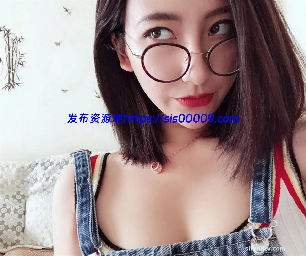 神颜值骚货美女Koalas与巨屌男友口活啪啪啪【74p/10v/200M】 1