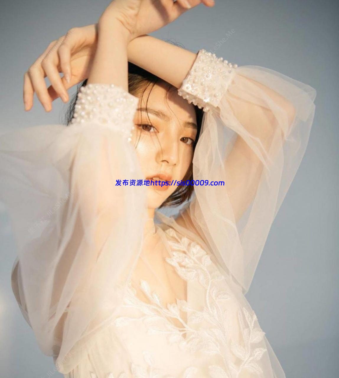 《重磅炸弹女神私拍》顶爆了！高颜气质长腿知名模特小姐姐私房拍摄换衣被记录加射精~年轻~水嫩~无水4K【5p+41v/4.2GB】 3