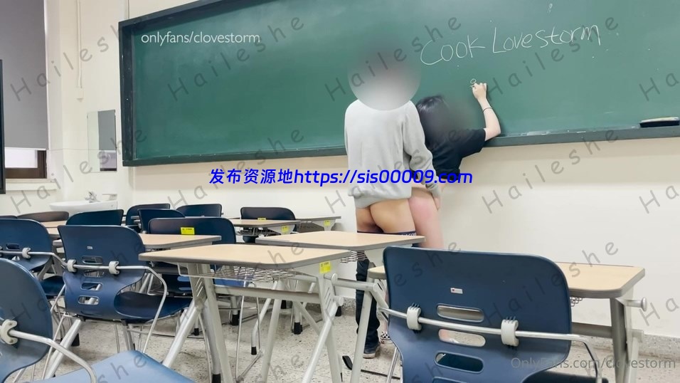 推特最新流出网红Onlyfans clovestorm激情师生恋【10V/2.3G】 5