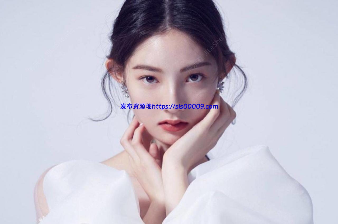 《重磅炸弹女神私拍》顶爆了！高颜气质长腿知名模特小姐姐私房拍摄换衣被记录加射精~年轻~水嫩~无水4K【5p+41v/4.2GB】 1