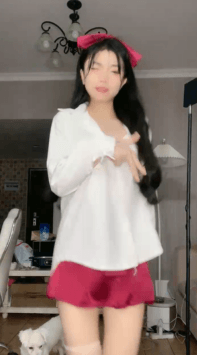 ♆【19岁妮羊羊】新人~可爱小萝莉~刚下海就被干~掰穴抠逼~ 2