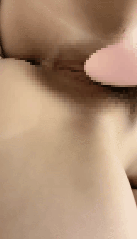 ✈高爆颜值校花学妹✈【不会吃鸡巴】翘臀开穴道具自慰爽~~ 4