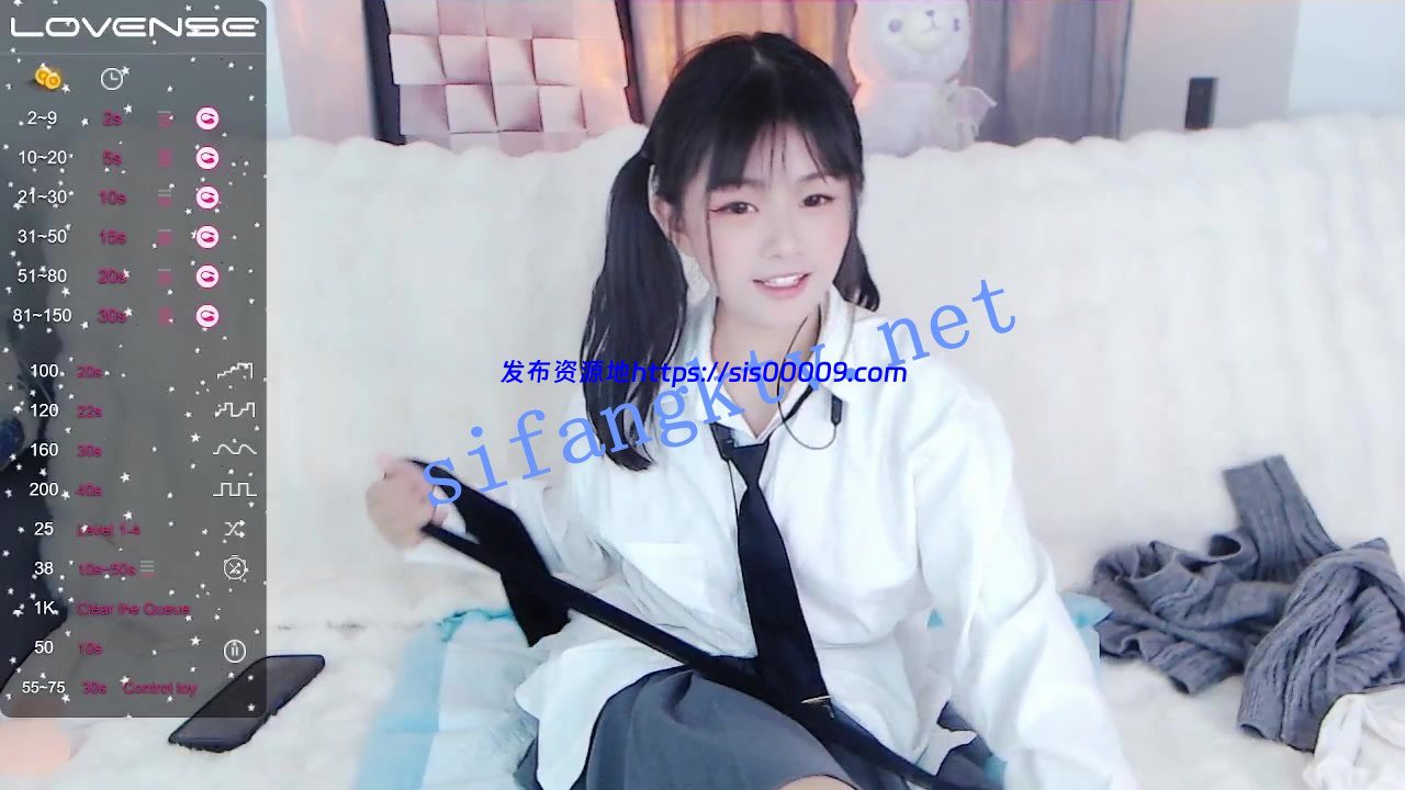 ❤❤❤21岁小萝莉，新人【Anna-guoguo】JK制服太诱人~自慰大秀 3