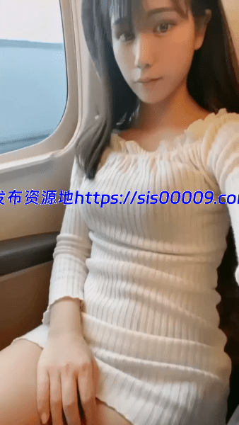 正点高颜值网红美少女在高铁上大胆露出 M字腿玩弄无毛嫩穴 5