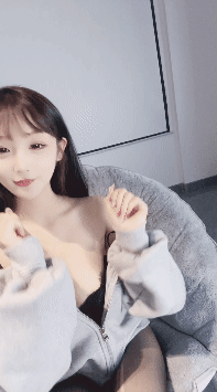 【顶级绿播女神下海 小玩偶】好美秒杀网红 忽悠闺蜜一起秀 1