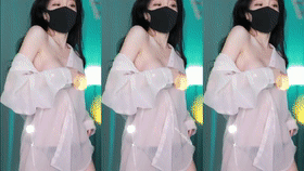 极品裸舞【爱初】主播超级正点 专业极裸舞 颜值即正义 9