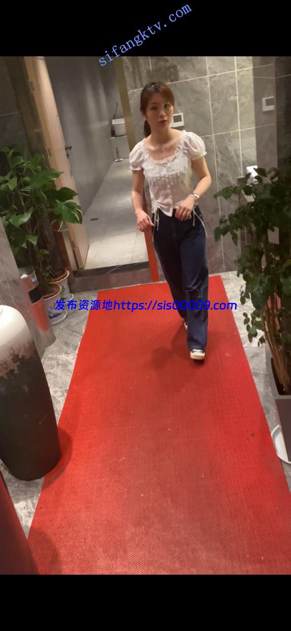 极品高颜值最新全景＋KTV厕拍系列 4