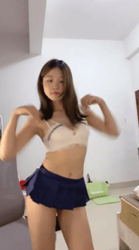 ♆【粉嫩嫩少女】清纯女学生！裸舞~道具狂插自慰~尿尿! 1