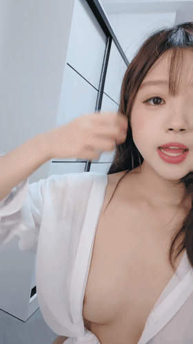 ⚫️粉嫩嫩少女~【伊伊萌】尺度升级~扩阴~夹乳~白浆冒泡了~ 3