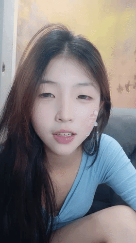 ██哇~哇~哇~超萌平台第一美！【04年的妹妹】一线天跳裸舞 1