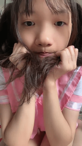 ⚫️小萝莉【胸小小的】真的好嫩啊！裸舞~道具狂插~流白浆 1