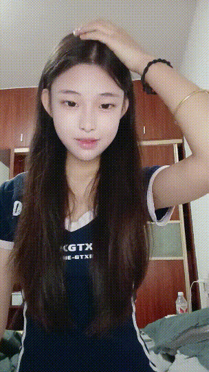 兄弟们！顶级校花回归！美到爆~【草莓真好吃】道具自慰~爽 1