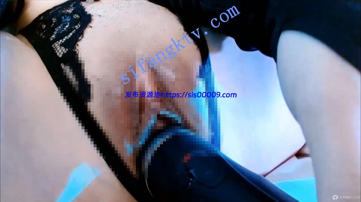 aijiajia 道具深喉 特写大黑牛猛插小穴 自慰喷水 8