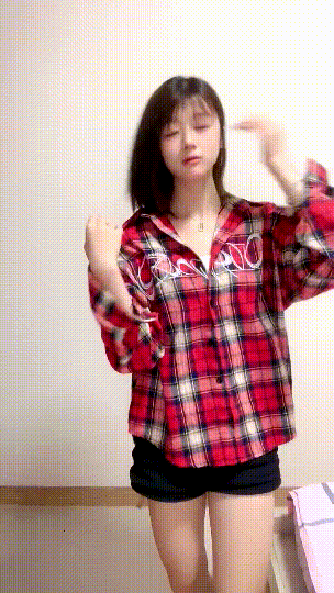 最顶级校花！我魂都被勾走了~【佳佳吃不大】全裸骚舞！爽~ 1