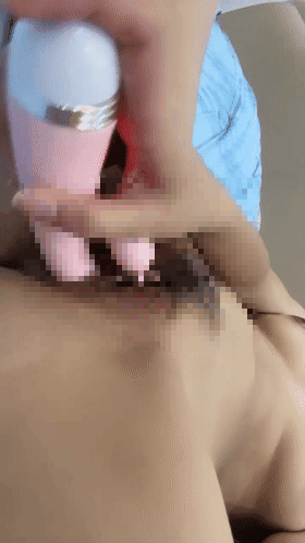 ✈高爆颜值校花学妹✈【不会吃鸡巴】翘臀开穴道具自慰爽~~ 2