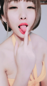 ♥️【骚雪】手指狂抠插穴，汪汪的小淫水声听着真得劲！ 1