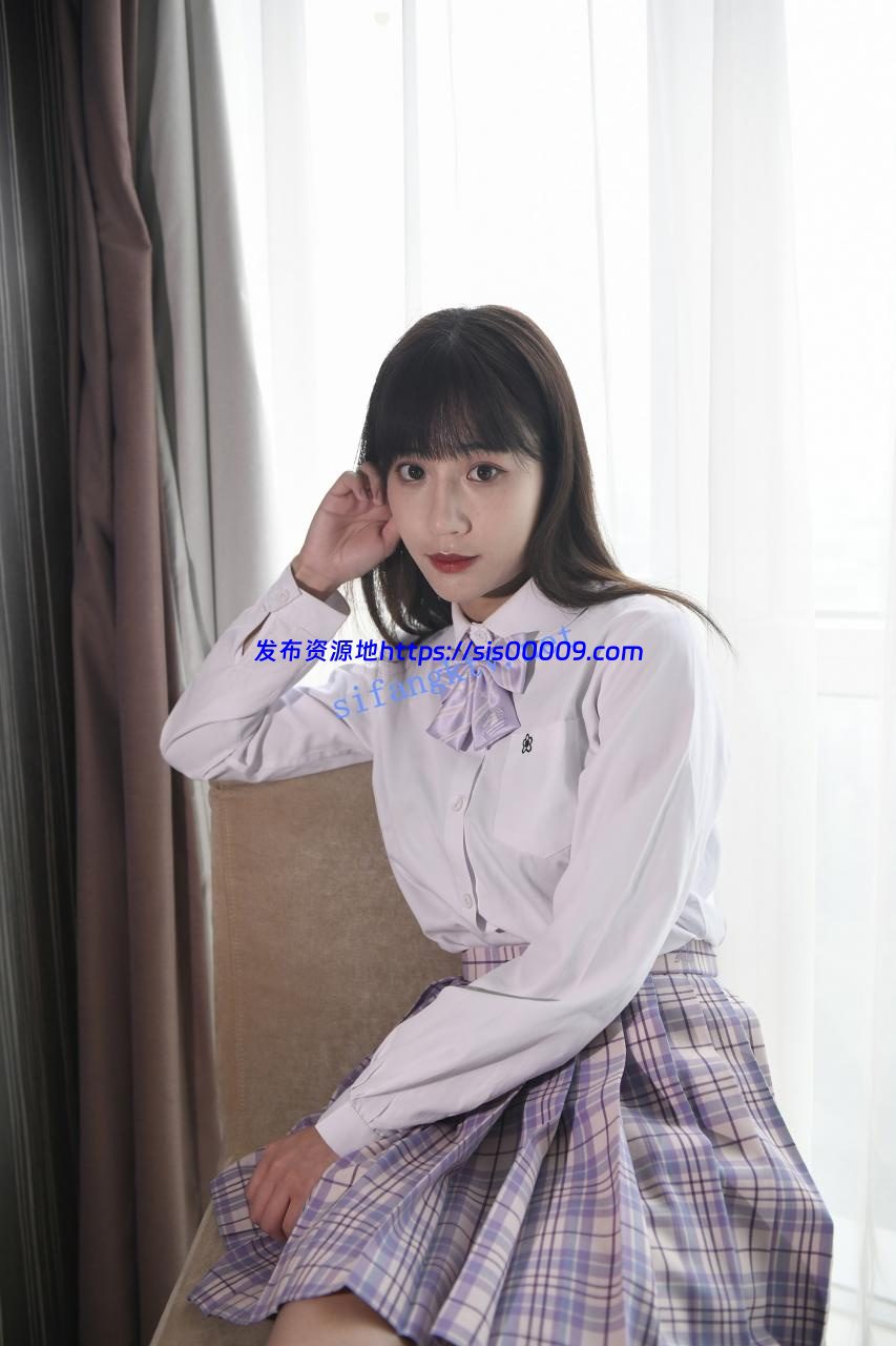 【重磅精品】怜月，清纯长腿JK学妹，年轻貌美，大尺度私拍 1