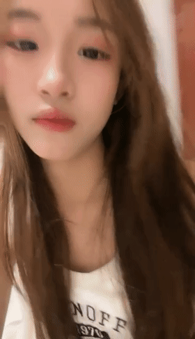 ✈高爆颜值校花学妹✈【不会吃鸡巴】翘臀开穴道具自慰爽~~ 1