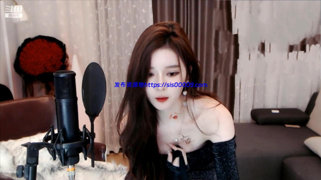 【斗鱼主播】超极品 小水熙 直播 表情到位 热舞诱惑合集！ (90V / 9.14G) 1