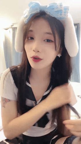 灬迷你校花！【带小御回家】黑丝白丝~掰穴扣逼自慰~爽到喷 1