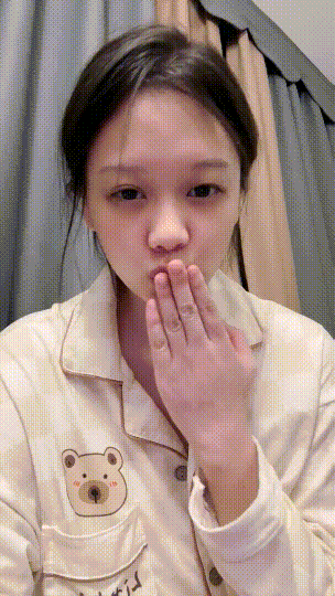 校花校花！卧槽！好漂亮啊~【清纯女大】道具自慰！我射了~ 1