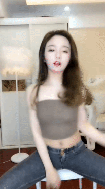 ⏩⏪【花椒绝版】50W网红人气榜前3宝宝热舞走光露乳丁字裤 1