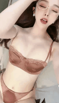 【绝代双骄】级超极品淫荡百合 短发挑逗长发淫荡 四奶双 2